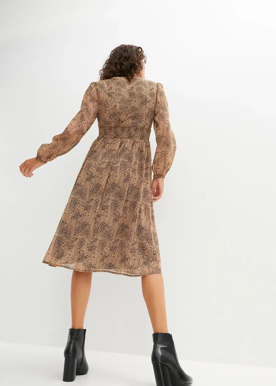 Bonprix Modisches Chiffonkleid Mit Stylischem Smockeinsatz. Das Kleid Ist Teilweise Gefüttert