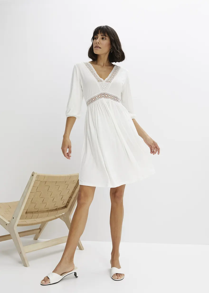 Bonprix Modisches Kleid Mit Dekorativer Spitze Am Ausschnitt Und Vorne An Der Taille