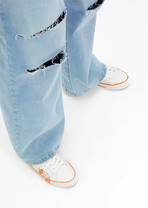 Bonprix Niedlicher Mustang Sneaker Mit Blumenstickerei - Weiß