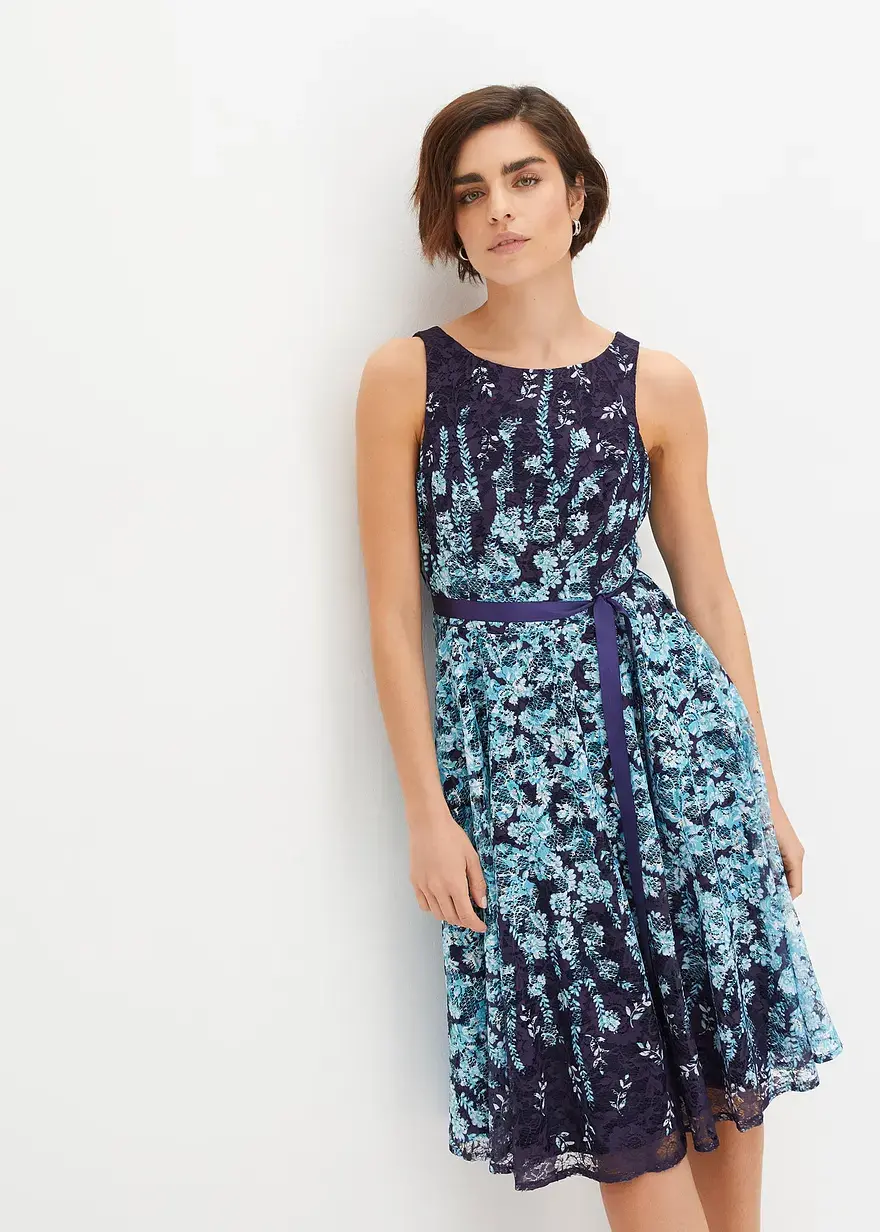Bonprix Romantisch Und Feminin: Ausgestelltes Midikleid Aus Spitze Mit Bindeband Aus Glänzendem Satin In Der Taille