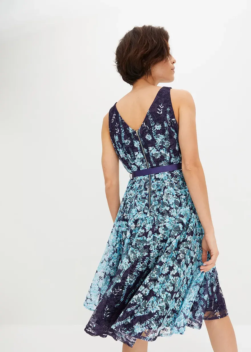 Bonprix Romantisch Und Feminin: Ausgestelltes Midikleid Aus Spitze Mit Bindeband Aus Glänzendem Satin In Der Taille