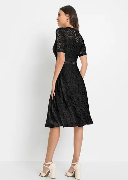 Bonprix Romantisch Und Feminin: Midikleid Aus Spitze Mit Häkeleinsatz In Der Taille