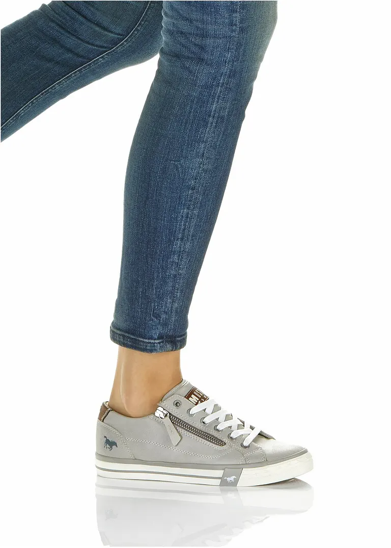 Bonprix Sneaker Von Mustang Mit Trendigen Ziernähten Und Farblich Abgesetzter Schnürung