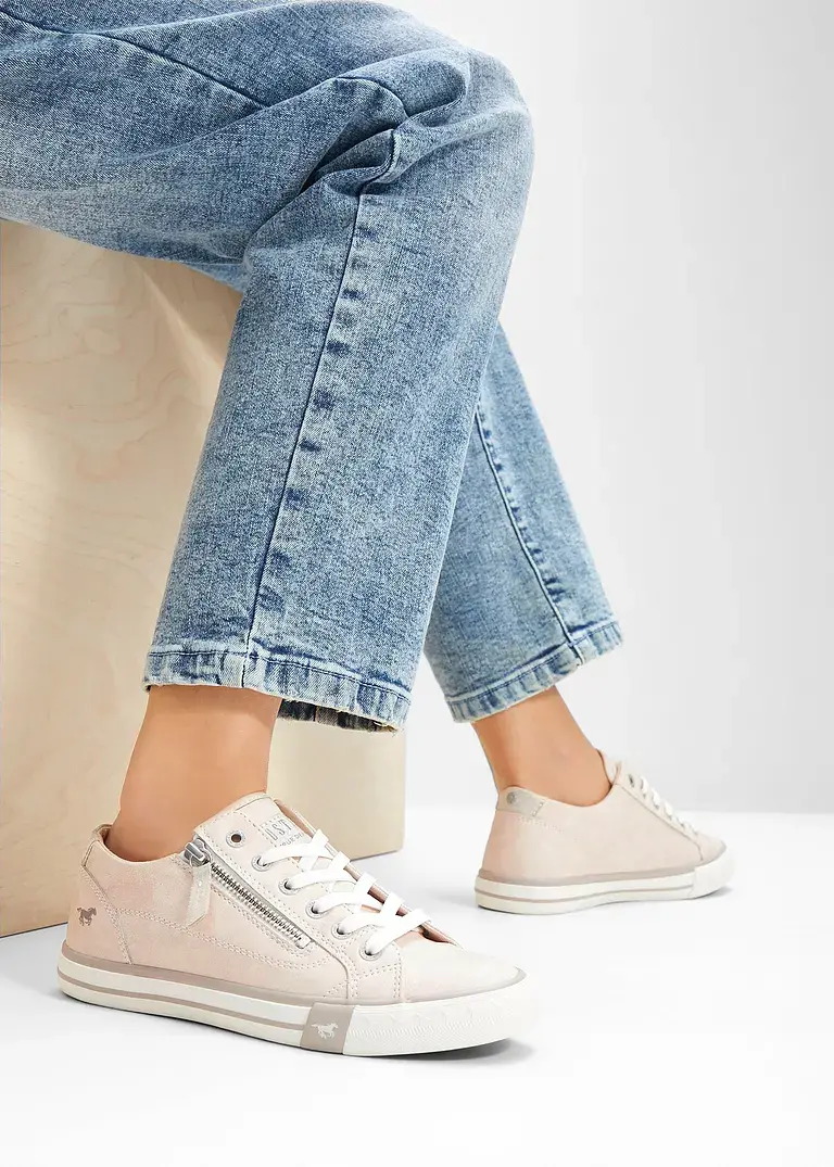 Bonprix Sneaker Von Mustang Mit Trendigen Ziernähten Und Farblich Abgesetzter Schnürung