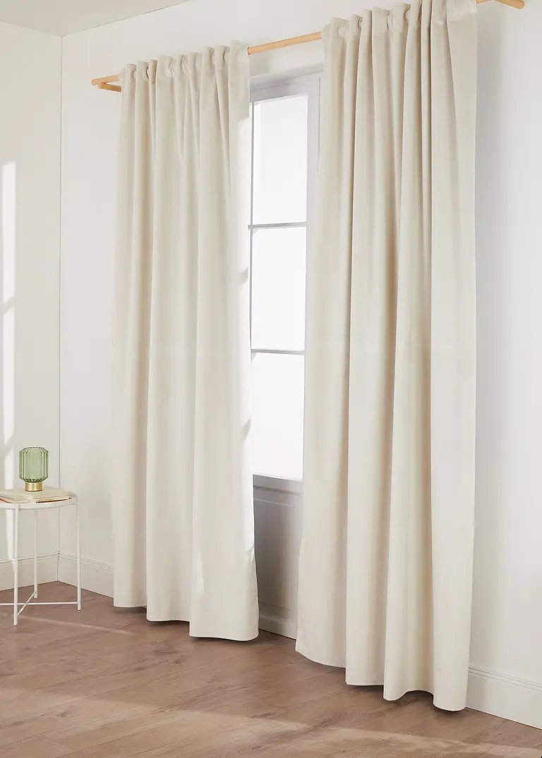 bonprix Thermo-Vorhang mit beschichteter Rückseite und samtiger Vorderseite