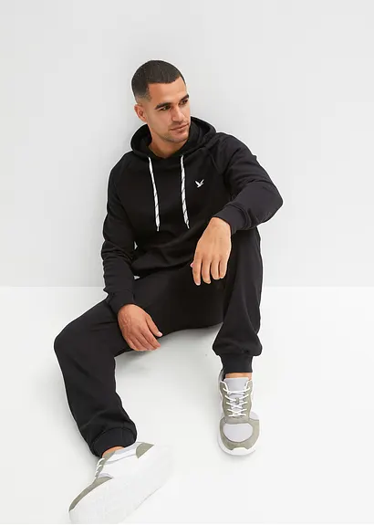 Bonprix Toller Jogginganzug Mit Einer Kleinen Stickerei Auf Dem Sweatshirt Und Auf Der Jogginghose Sweatshirt Mit Kängurutasche Maschinenwaschbar