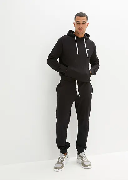 Bonprix Toller Jogginganzug Mit Einer Kleinen Stickerei Auf Dem Sweatshirt Und Auf Der Jogginghose Sweatshirt Mit Kängurutasche Maschinenwaschbar
